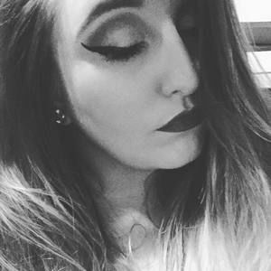 Meet your Posher, Roxanna